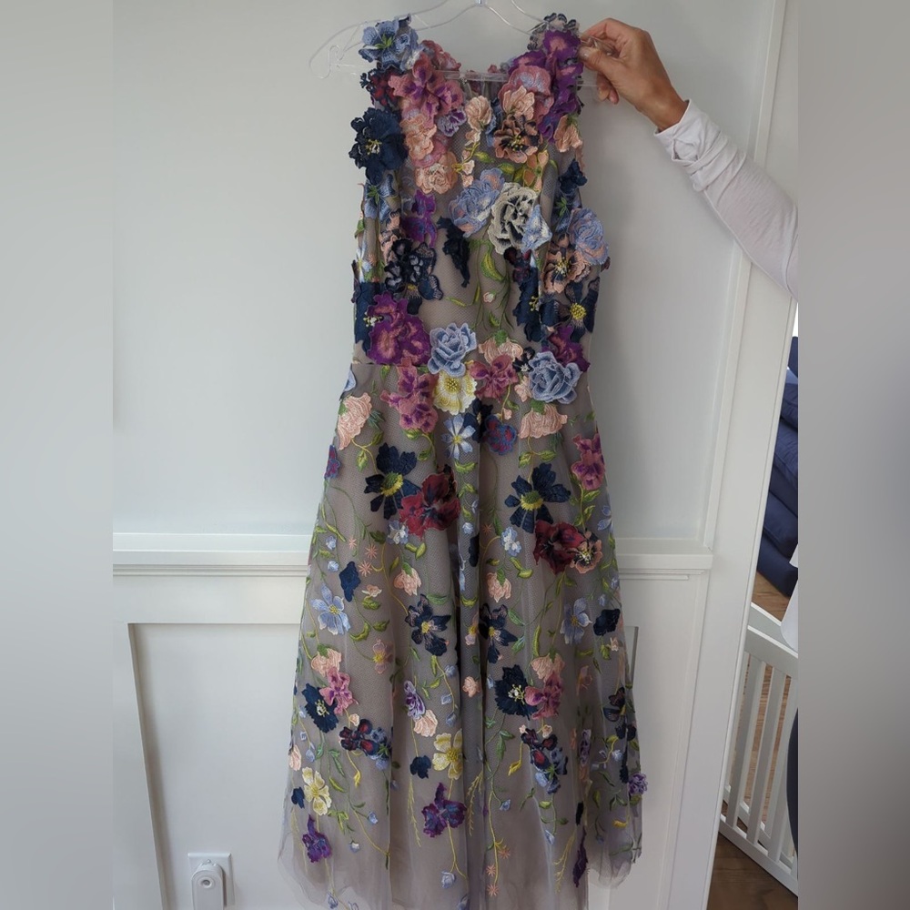 Size 8, Marchesa Floral Embroidered Appliqué Tulle Midi Dress